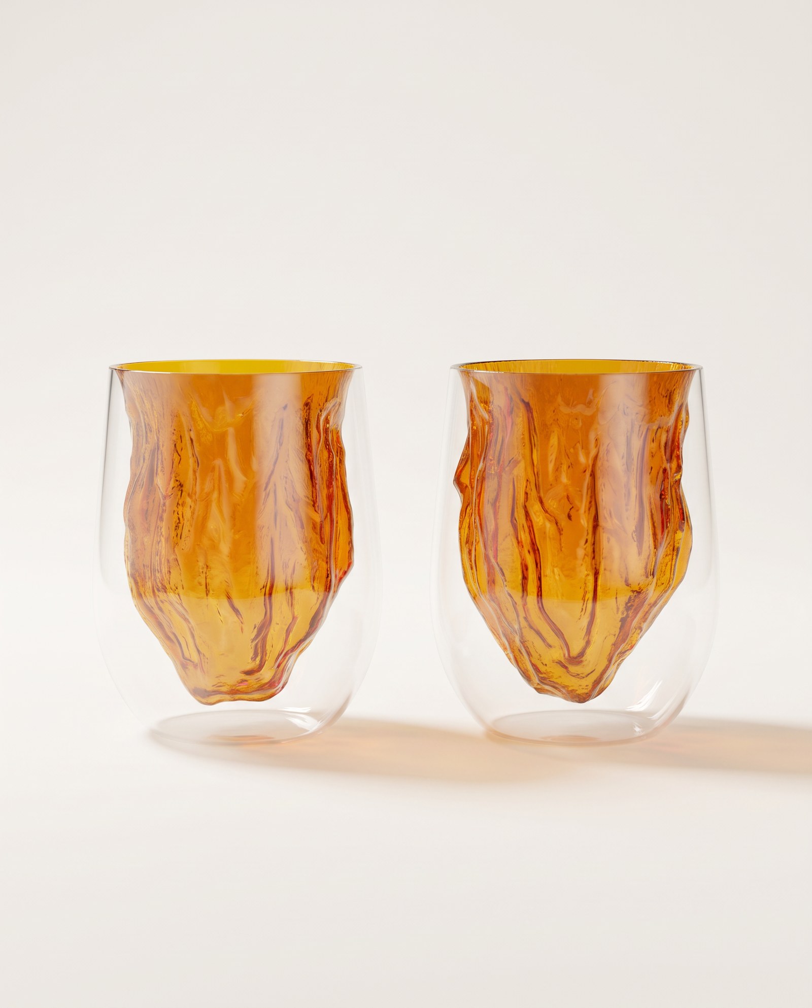 Vulkan-Doppelwandglas – Glas mit Espresso, Gegenlicht